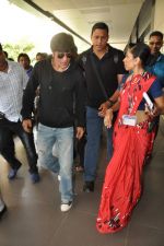 Shahrukh Khan snapped in Mumbai on 24th Sept 2012 (17).JPG
